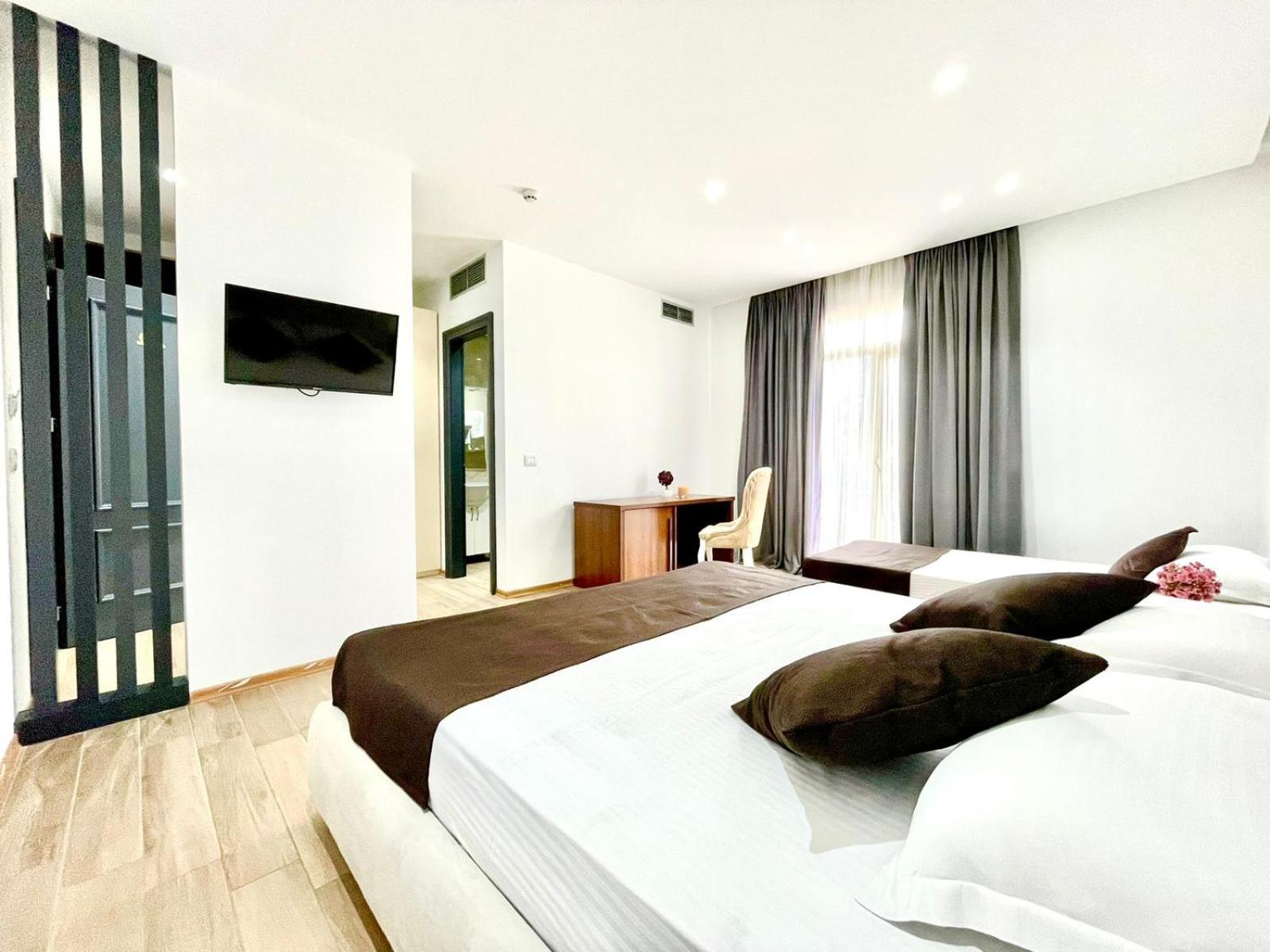 Amh Hotel Durrës Eksteriør billede